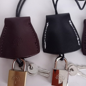 Брелок в кожаном чехле с замком Mulberry