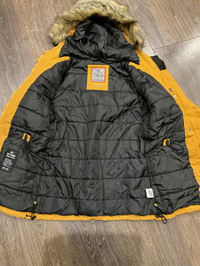 Зимняя куртка (3 фото из 7)
