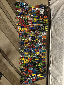 Детские машинки (Hotwheels) (1 фото из 5)