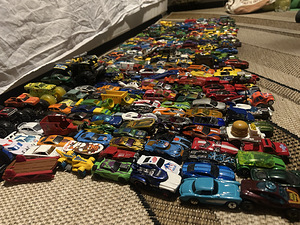 Детские машинки (Hotwheels) (2 фото из 5)