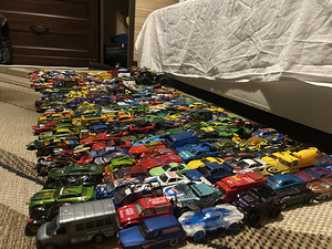 Детские машинки (Hotwheels) (3 фото из 5)