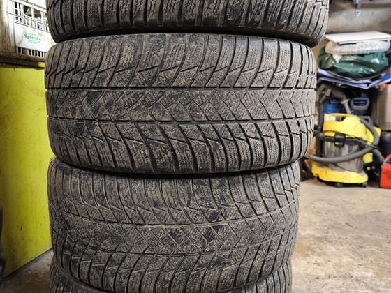 Brigestone AO 245/40/18 lamell