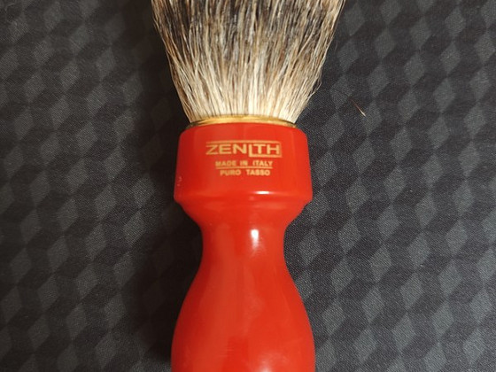 Raseerimispintsel. Zenith M12 habemeajamispintsel.