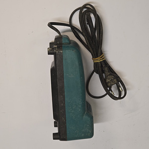 Зарядное устройство Makita DC1414T (3 фото из 5)