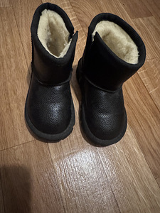 Продам угги (2 фото из 4)
