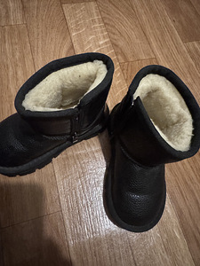 Продам угги (3 фото из 4)