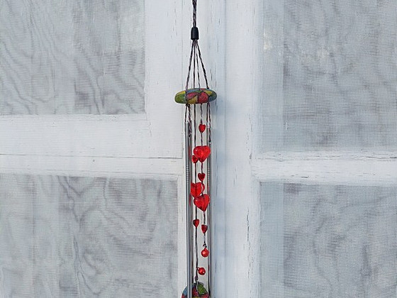 Ветряной колокольчик с сердцами