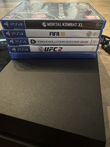 PlayStation 4 (2 foto / 2)