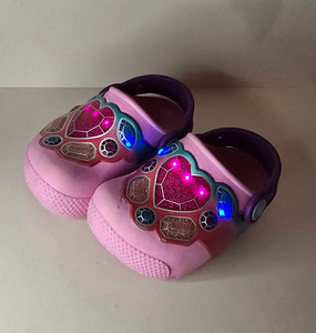 Красивые crocs с подсветкой (1 фото из 3)