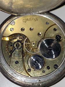Серебряные карманные часы Omega (2 фото из 5)