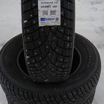 Продаются новые шипованные шины Triangle Icelynx 235/65R17 1