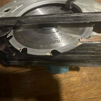 Makita elektrisaag
