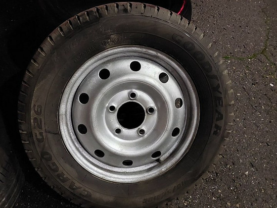 16" üksik velg 5x130 Goodyear rehviga 215 65 16C Renault