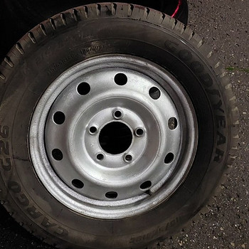16" üksik velg 5x130 Goodyear rehviga 215 65 16C Renault