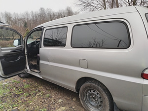 HYUNDAI H-1 (2 foto / 4)