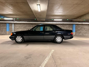 Mercedes Benz 300E (8 фото из 14)