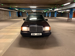 Mercedes Benz 300E (13 фото из 14)