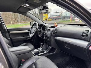 Kia Sorento (7 фото из 8)