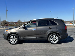Kia Sorento (4 фото из 8)