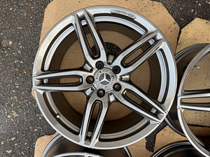 19" оригинальные диски Mercedes-Benz W213 AMG 5x112 (3 фото из 9)