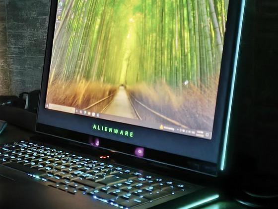 Alienware i7 8750h 1070 32 DDR4 "17 120hz
