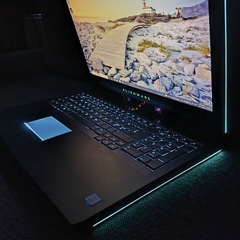 Alienware i7 8750h 1070 32 DDR4 "17 120hz
