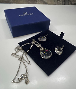 Swarovski (3 фото из 3)