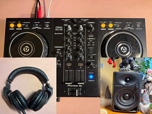 Pioneer DDJ-400 + Pioneer DM-40 + Pioneer HDJ-X5 (1 foto / 8)