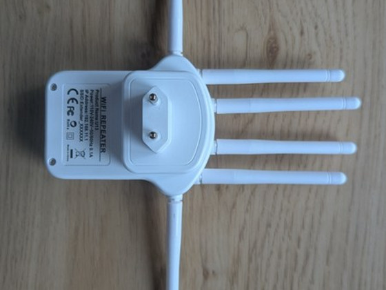 WiFi repeater and Range Extender