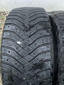 Goodyear UltraGrip Ice Arctic 2 215/55/R18 (2 foto / 8)