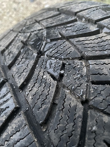 Goodyear UltraGrip Performance 215/55/R18 (4 фото из 8)