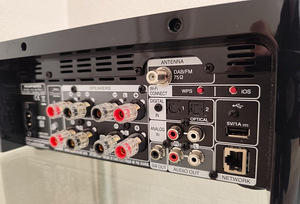 Marantz M-CR611 ressiiver CD-mängija (10 foto / 10)