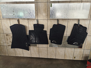 Оригинальные резиновые коврики для BMW x6 (7 фото из 7)