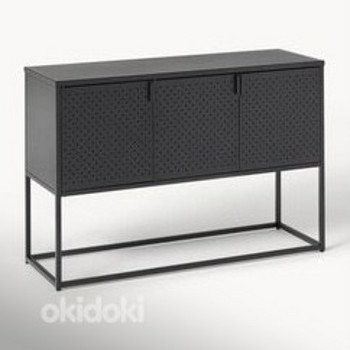 Продается б/у металлический шкаф с тремя дверцами