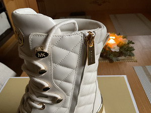 Кожаные женские ботинки Michael Kors (6 фото из 7)