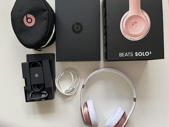 Beats Solo 3 Wireless наушники розовые - полный комплект