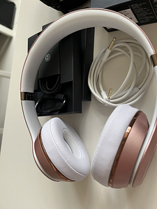 Beats Solo 3 Wireless kõrvaklapid roosa - terve komplekt (2 foto / 3)
