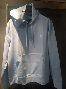 Tommy Hilfiger (1 фото из 2)