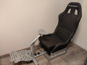 Playseat Evolution (2 фото из 2)