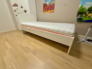 Продается кровать Meblik BASIC с матрасом (3 фото из 3)