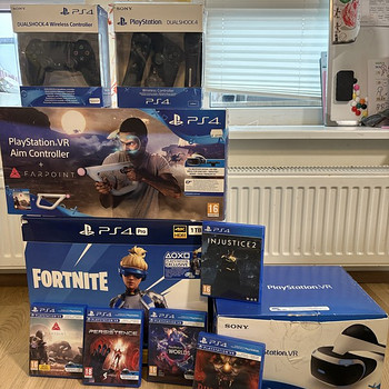 PS4 Prо 1 тб+ PSVR + Aim + 2 джойстика + игры
