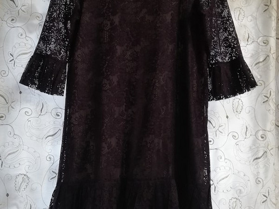 Красивое темно-лиловое кружевное платье L-XL