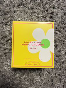 Marc Jacobs Daisy Love Glow EDT (50mL) uus ORIGINAAL kinnise (1 foto / 2)