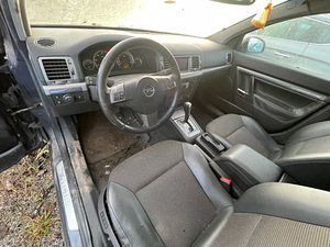 OPEL VECTRA 3.0 DISEL AUTOMAAT, VARUOSAD (2 foto / 9)
