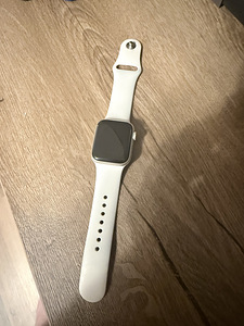 Apple Watch SE 2025 (4 фото из 4)