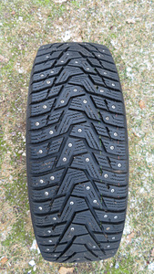Шипованные шины Hankook Winter I*Pike RS2 W429 195/65R15 на дисках (2 фото из 4)