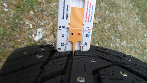 Шипованные шины Hankook Winter I*Pike RS2 W429 195/65R15 на дисках (3 фото из 4)