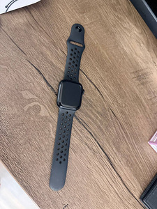 Apple Watch Nike Series 7 (1 foto / 2)