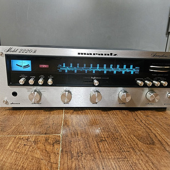 Marantz 2220 Stereophonic Receiver (1972-74)