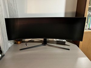 49" Samsung Ultra-Wide Monitor with Laptop Power Delivery (1 foto / 1)